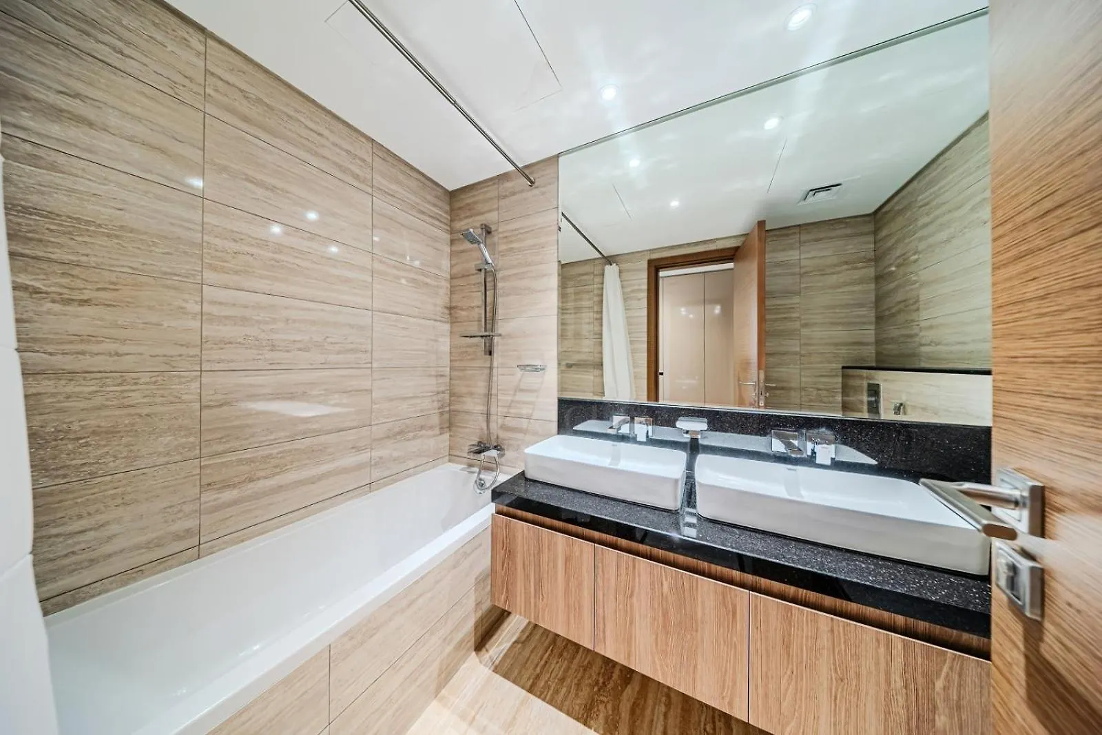 2Br Apartment In Missoni Dubai Forenede Arabiske Emirater
